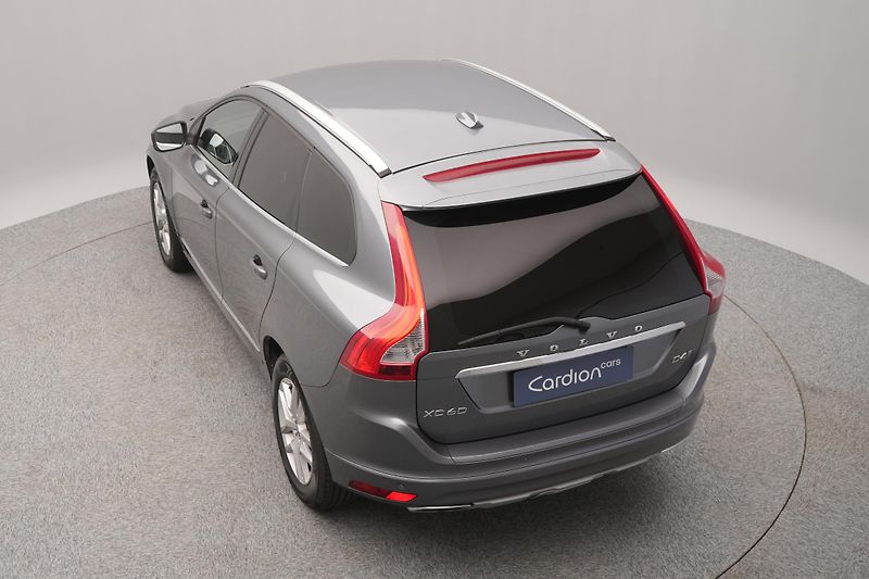 Volvo XC60 D4 AWD SUMMUM AUT - fotka 14 z 46
