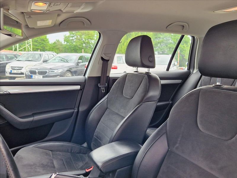 Škoda Octavia 2,0 TDI DSG KLIMA VÝHŘEV DIGI - fotka 16 z 34