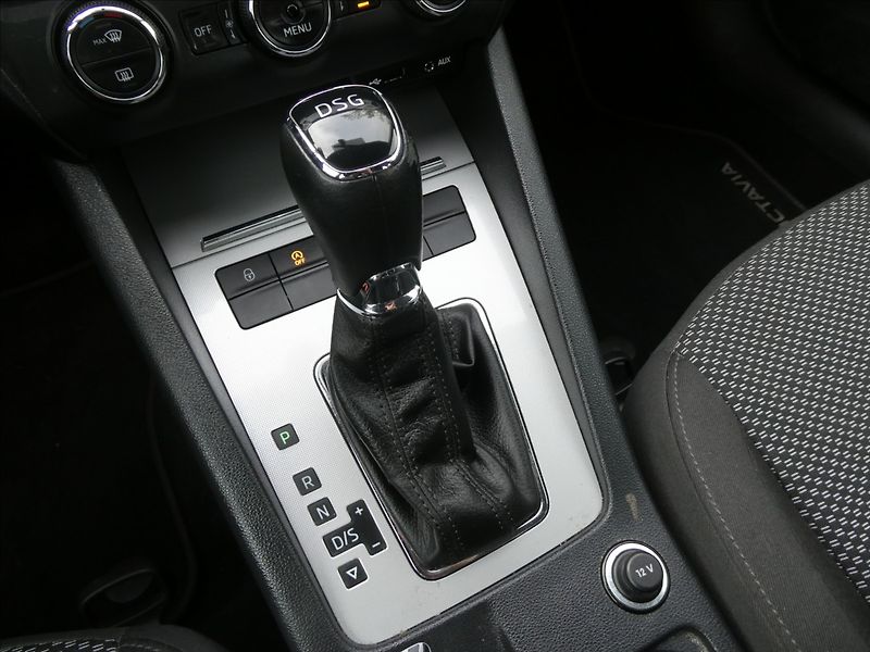 Škoda Octavia 1,4 TSi 110kW DSG, 2x Alu kola - fotka 29 z 42