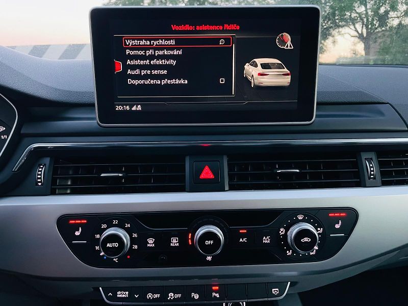 Audi A5 2.0i 140KW AUT KAMERY VÝHŘEV - fotka 38 z 52