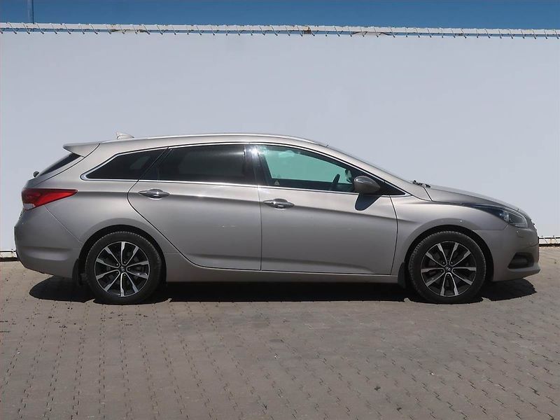 Hyundai i40 (2017) 1.7 CRDi, Automat, Serv.kniha - fotka 6 z 15