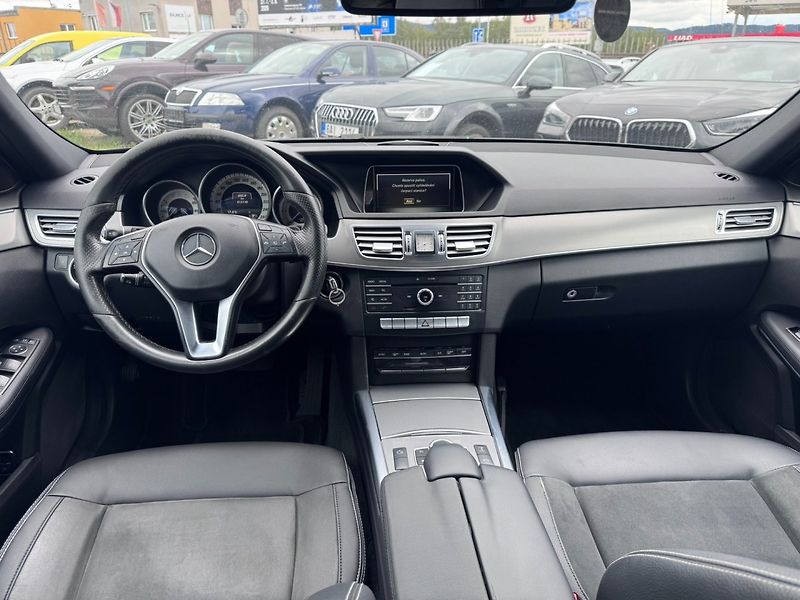 Mercedes-Benz Třídy E (2016) 350 3,0D 4X4 AUTOMAT BLUETEC - fotka 21 z 45