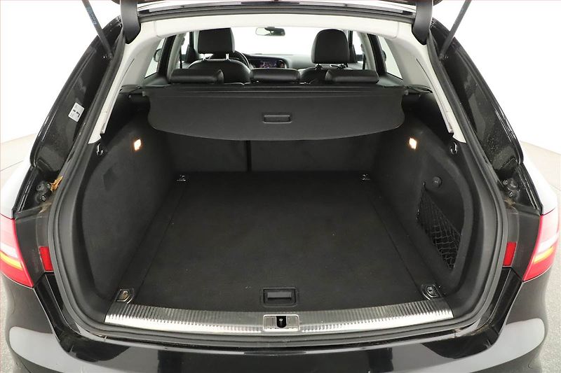 Audi A4 (2014) S-Line 2.0 TDI, 4X4, Automat - fotka 19 z 21