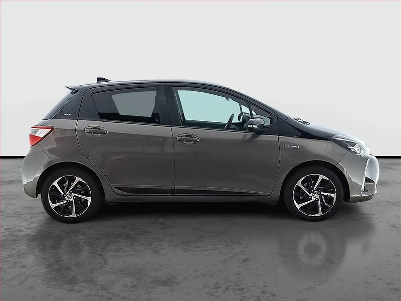 Toyota Yaris (2020) 1.5 Hybrid, Automat, ČR,1.maj - fotka 6 z 21