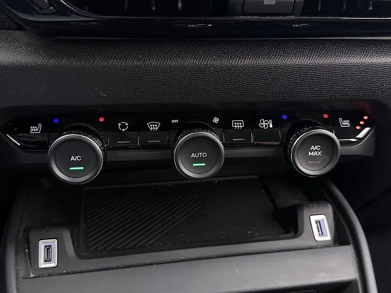 Citroën ë-C4 EV 100kW 50kWh SHINE 1.Maj - fotka 10 z 17