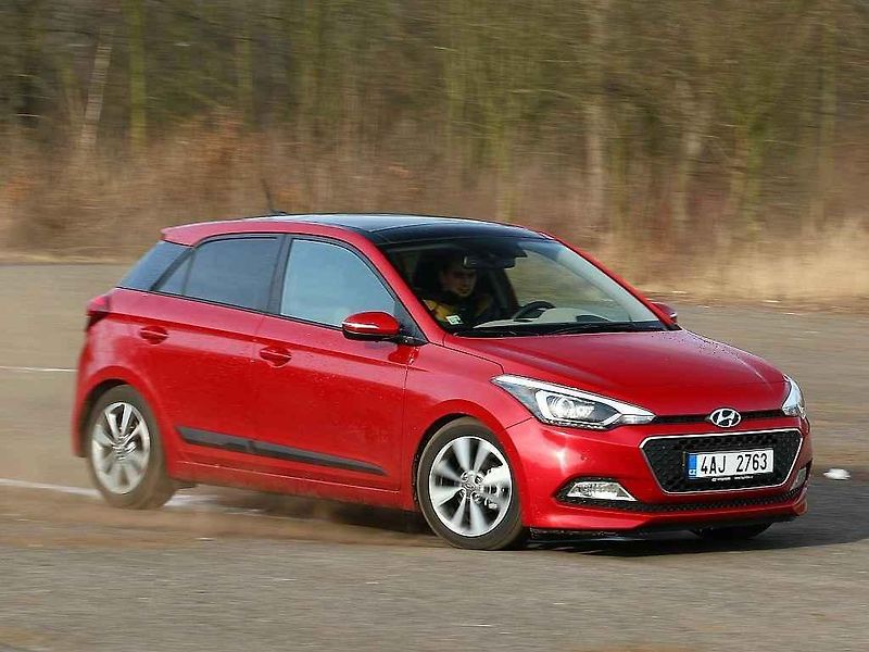 Škoda Fabia a Hyundai i20 (zleva).