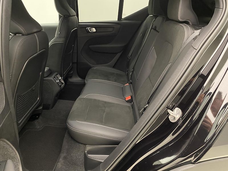 Volvo XC40 B4 AWD DARK PLUS AUT CZ - fotka 5 z 58
