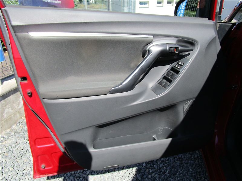 Toyota Verso 1.6 D-4D, aut. Klima, 1. maj. - fotka 15 z 41