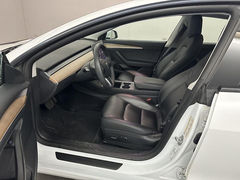 Tesla Model 3 STANDART RANGE 208kw SOH 93,5% - fotka 6 z 12
