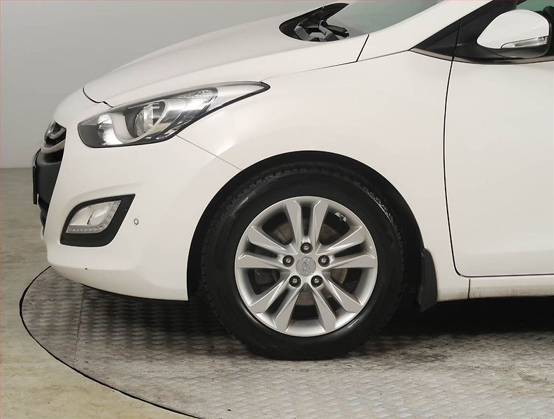 Hyundai i30 (2014) 1.6 GDI, Serv.kniha, Tempomat - fotka 14 z 21