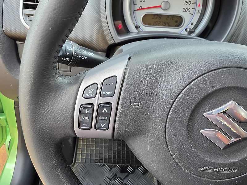 Suzuki Splash 1.2i 63kW KLIMA*REZERVACE* - fotka 17 z 46