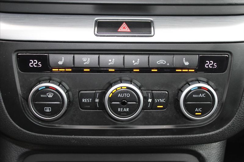 Volkswagen Sharan 2.0TDI 4MOTION HIGHLINE 7-MÍST - fotka 22 z 31