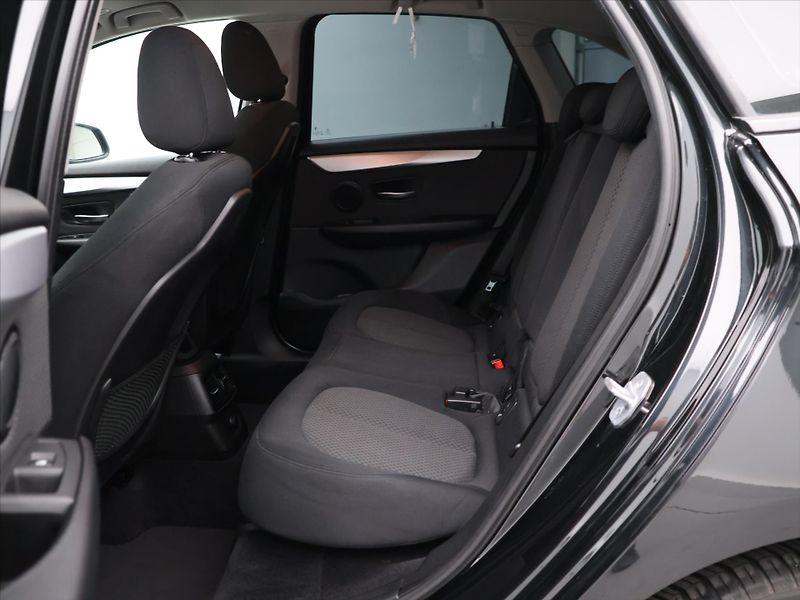 BMW Řada 2 2,0 218d 100kW Aut. Comfort+ - fotka 13 z 29
