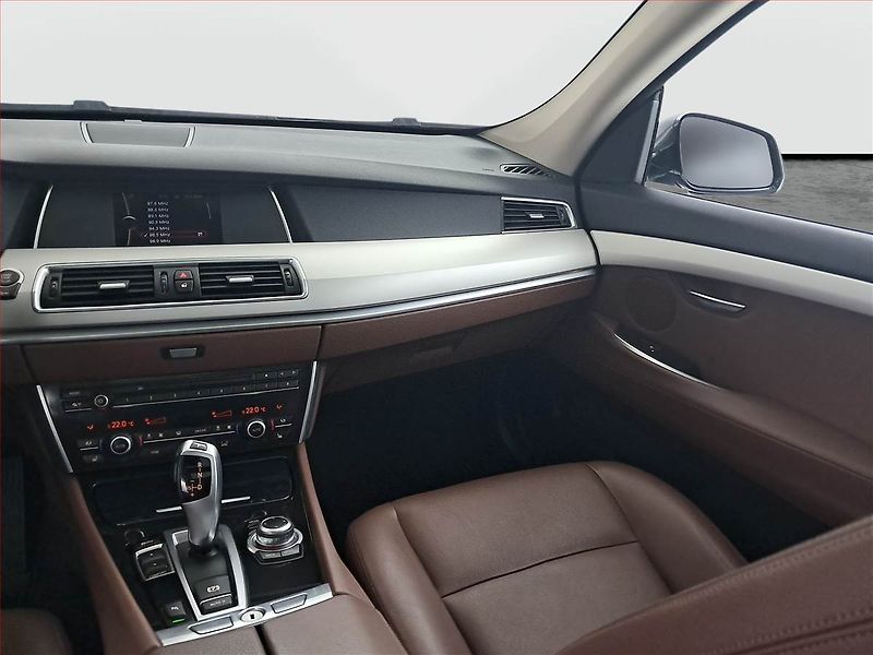 BMW Řada 5 (2014) 520d GT, Automat, Kůže, Navi - fotka 8 z 18
