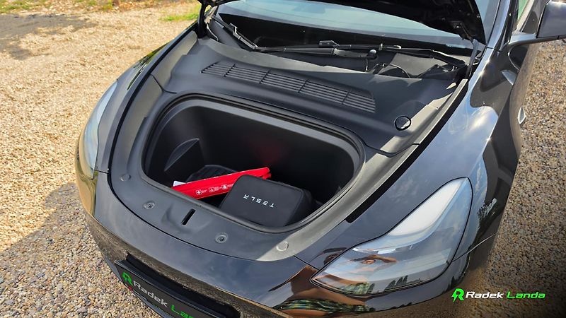 Tesla Model Y (2023) Long Range AWD - fotka 5 z 11