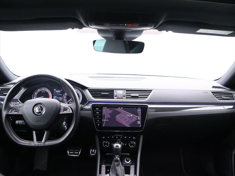 Škoda Superb 1,8 TSI DSG CZ Sportline pano - fotka 23 z 33