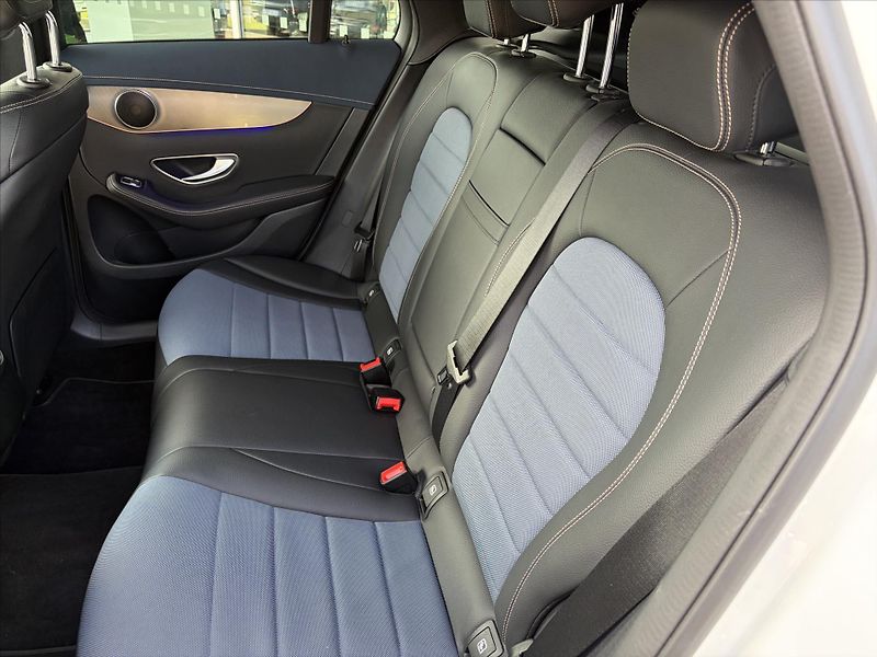 Mercedes-Benz EQC 400 4Matic - fotka 23 z 34