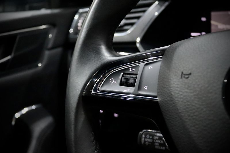 Škoda Superb 3 FL 2.0 TSI 140 kW DSG L&K  - fotka 25 z 52
