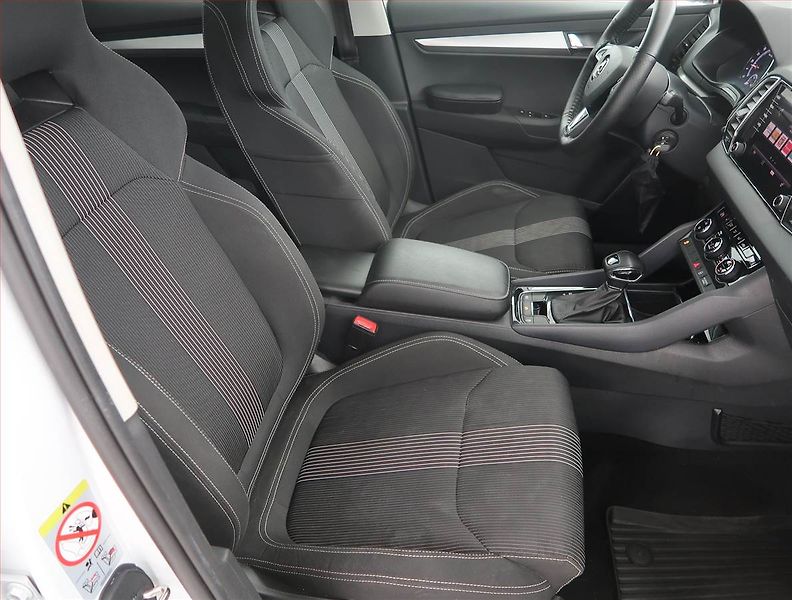 Škoda Karoq (2019) Ambition 1.6 TDI, Automat - fotka 9 z 18