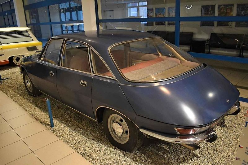 Sanitní Tatra 603A