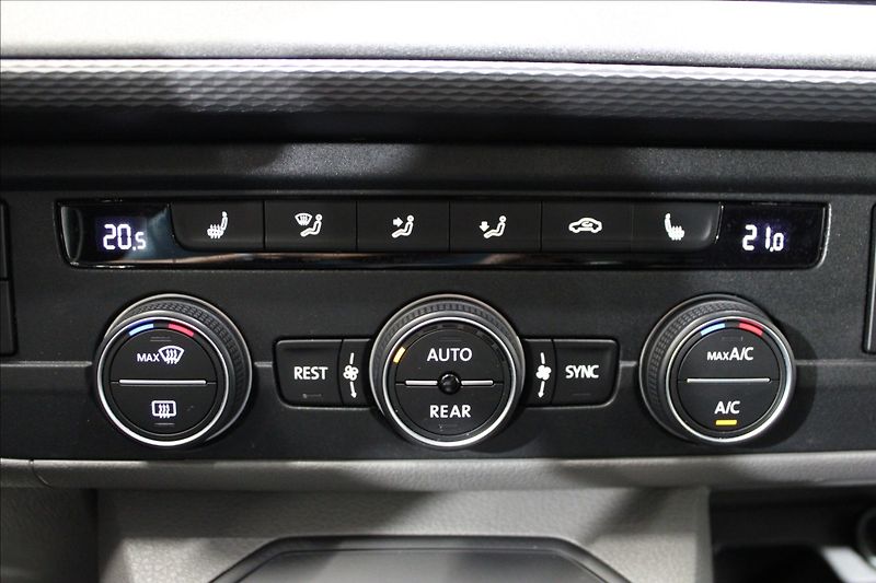 Volkswagen Caravelle 2,0 TDI 110kW DSG Comfortline - fotka 24 z 32