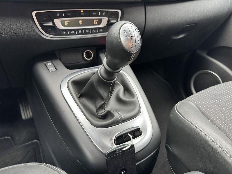 Renault Scénic (2013) 1.5dCi Digi Klima Polokůže - fotka 10 z 48