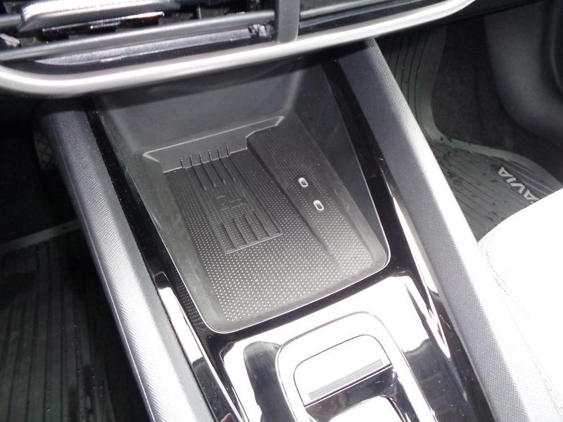Škoda Octavia COMBI 1.5 eTSI M-HEV Top Selec - fotka 22 z 29