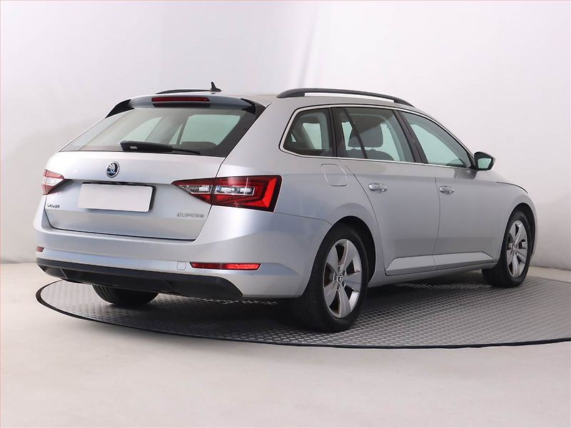 Škoda Superb (2016) 2.0 TDI, Bi-Xenony, Tempomat - fotka 5 z 21