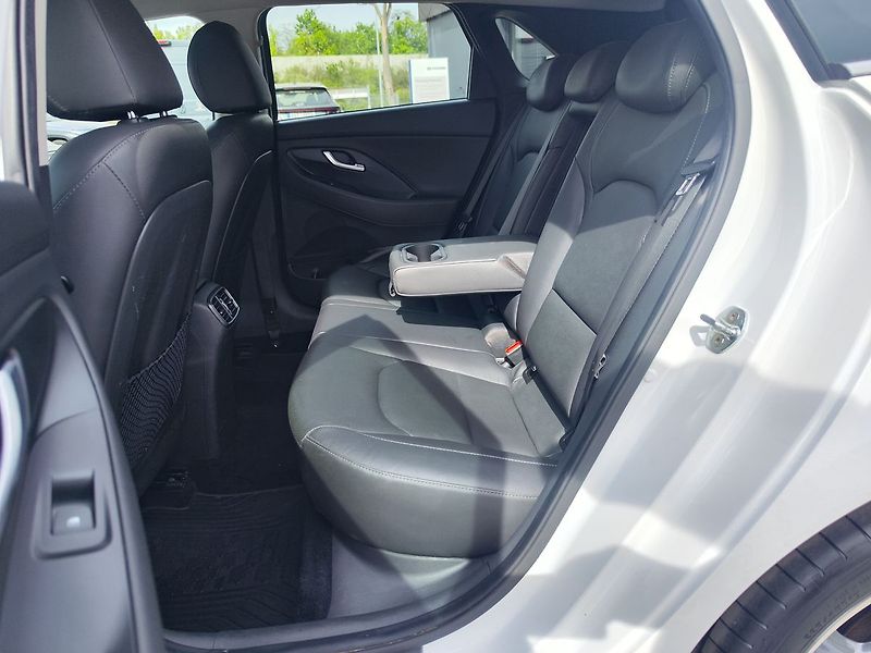 Hyundai i30 1.5 T -GDi/117kW Premium DCT - fotka 11 z 39