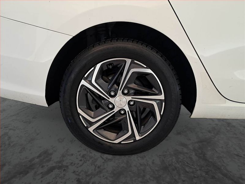 Hyundai i30 (2021) 1.0 T-GDI, Automat, ČR,1.maj - fotka 15 z 19