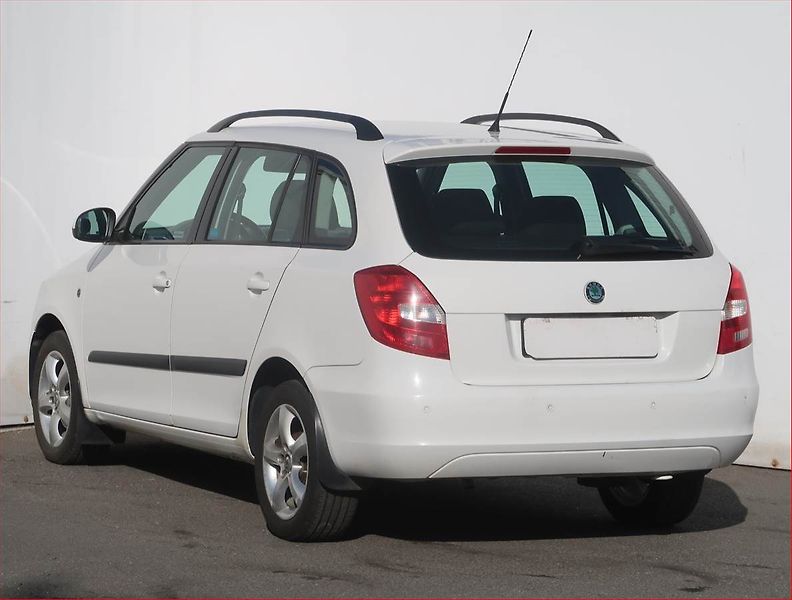 Škoda Fabia (2010) Elegance 1.2 12V, Tempomat - fotka 4 z 18