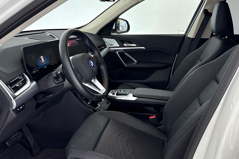 BMW X1 xDrive30e - fotka 6 z 13