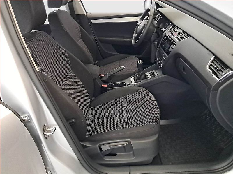 Škoda Octavia (2016) 1.8 TSI, Serv.kniha - fotka 9 z 16