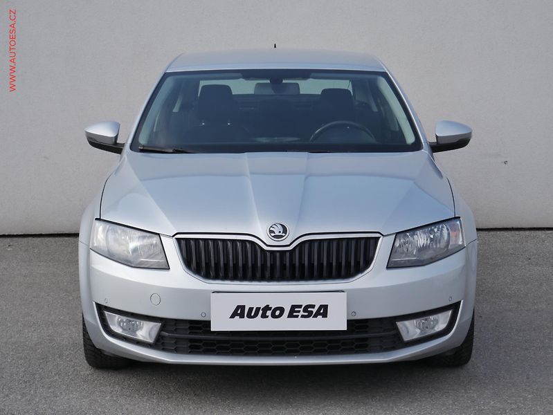 Škoda Octavia (2013) 2.0 TDi, ČR, Elegance, DSG - fotka 2 z 20