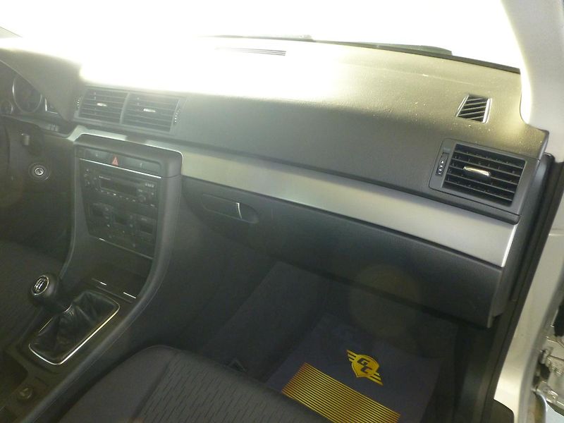 Audi A4 (2006) 1,6I**DIGIKLIMA**ALU**TAŽNÉ - fotka 21 z 25