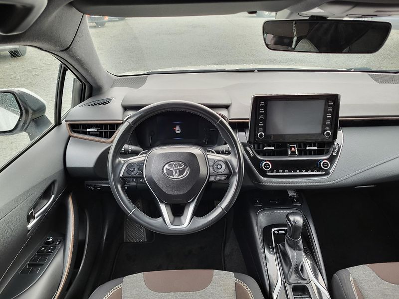 Toyota Corolla 2.0 Hybrid e-CVT 112kW Trek - fotka 9 z 46