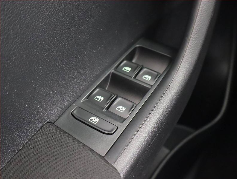 Peugeot 5008 (2018) PureTech 130, 7 míst, Tempomat - fotka 16 z 18