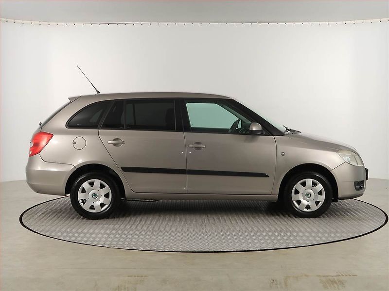 Škoda Fabia (2009) 1.2 12V, nová STK - fotka 6 z 17