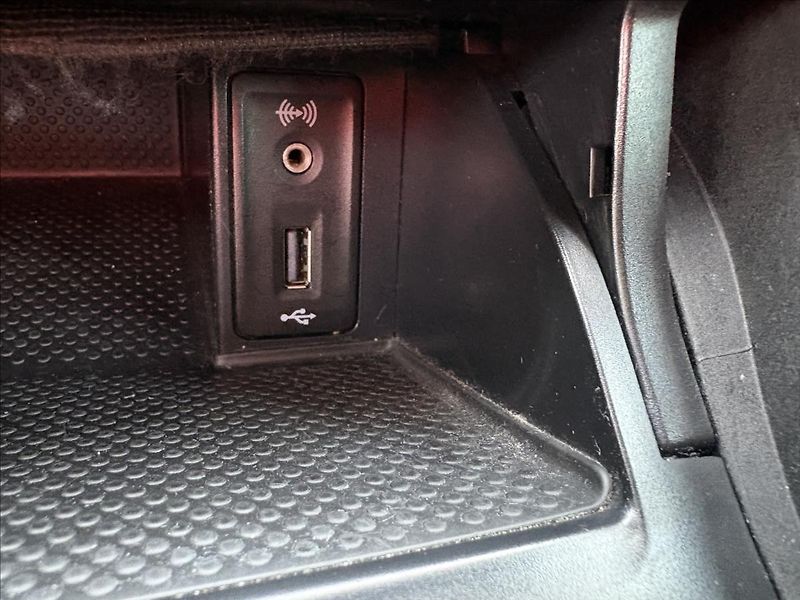 Volkswagen Golf 2,0 TDi 110kW CUP,Navi,Výhřev - fotka 25 z 40