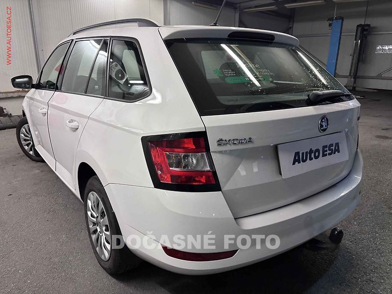 Škoda Fabia (2018) 1.0TSi, ČR, AC, temp, tažné - fotka 2 z 3