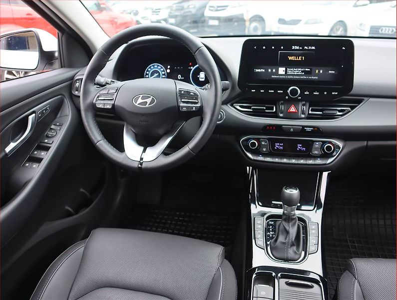Hyundai i30 (2025) Premium 1.5 T-GDI MHEV 48V - fotka 7 z 19