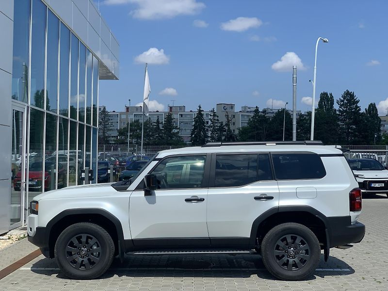 Toyota Land Cruiser INVINCIBLE 2.8D-4D 204k 4x4 AT - fotka 4 z 46