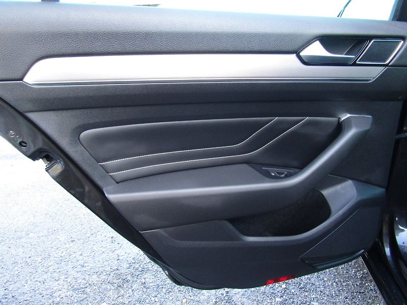 Volkswagen Passat (2022) 2.0 TDI DSG 147kW  MATRIX - fotka 23 z 41