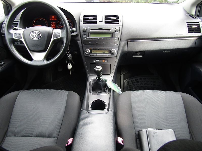 Toyota Avensis (2010) 1.6 16V  97kW  ZIMNÍ PNEU - fotka 15 z 37