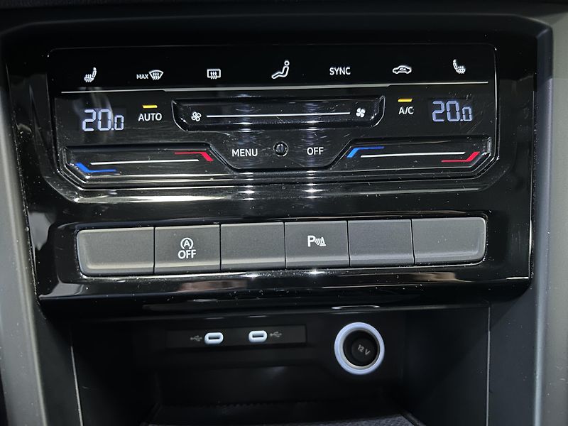 Volkswagen Touran (2023) 2.0TDi Highline LED Kamera TZ - fotka 8 z 35