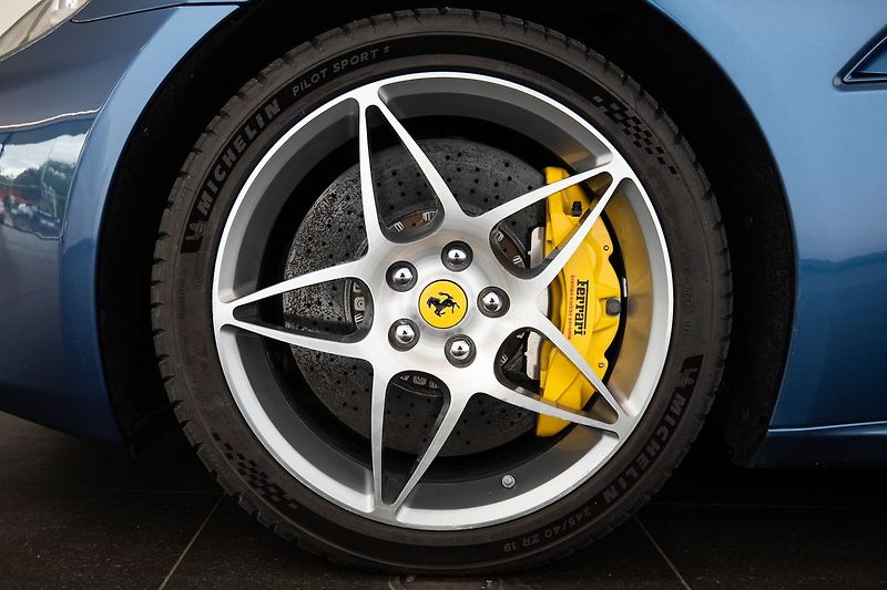Ferrari California Vyhřívaná sedadla/Keramické Br - fotka 16 z 20
