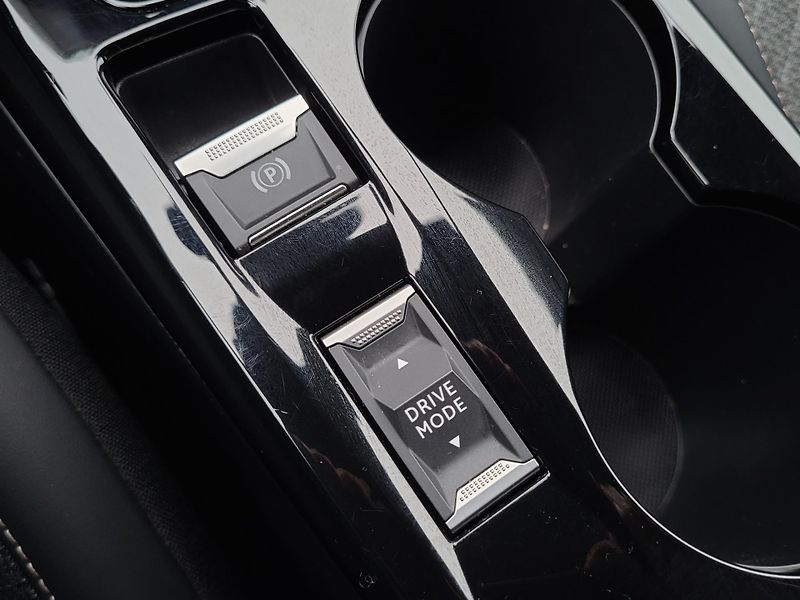 Peugeot 2008 1.2 PureTech 130k AUTOMAT - fotka 23 z 45
