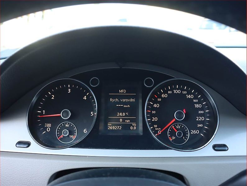 Volkswagen Passat (2010) BlueMotion 1.6 TDI, Navi - fotka 11 z 18