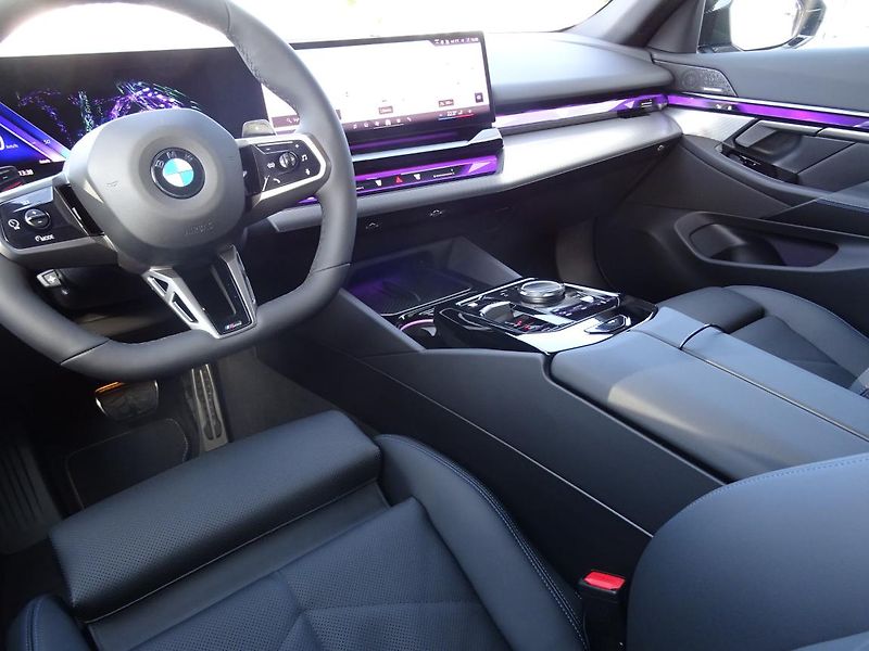 BMW Řada 5 540d xDrive Touring - fotka 4 z 12