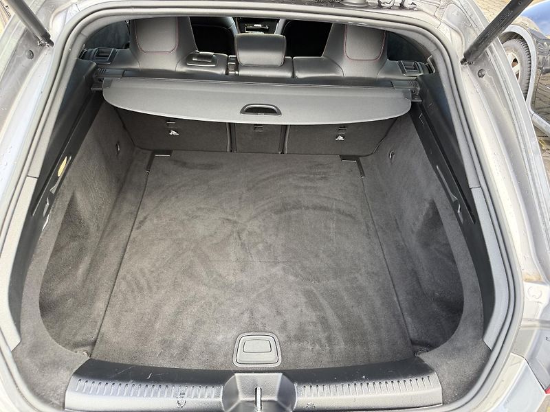 Mercedes-Benz CLA 220d Shooting Brake AMG - fotka 35 z 37